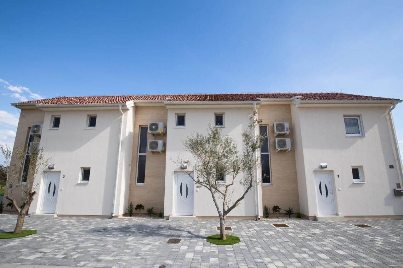 Crowonder Beachfront Reiterer Villa V2 Privlaka  Exterior foto