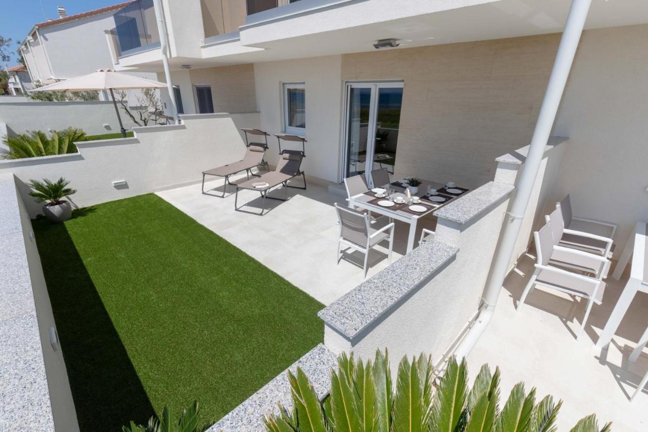Crowonder Beachfront Reiterer Villa V2 Privlaka  Exterior foto