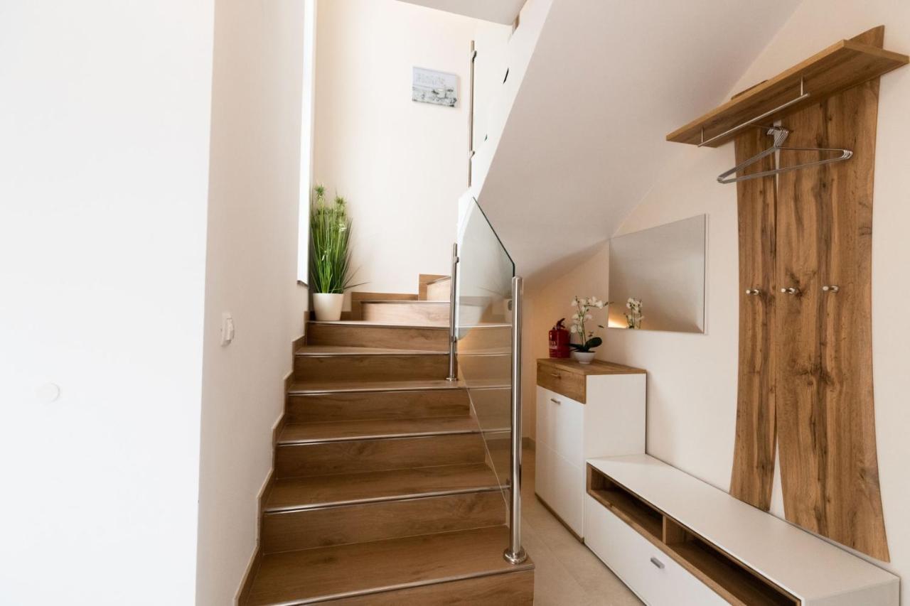 Crowonder Beachfront Reiterer Villa V2 Privlaka  Exterior foto