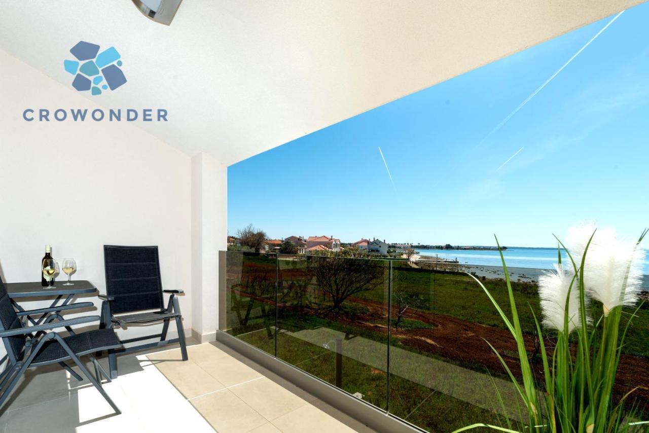 Crowonder Beachfront Reiterer Villa V2 Privlaka  Exterior foto